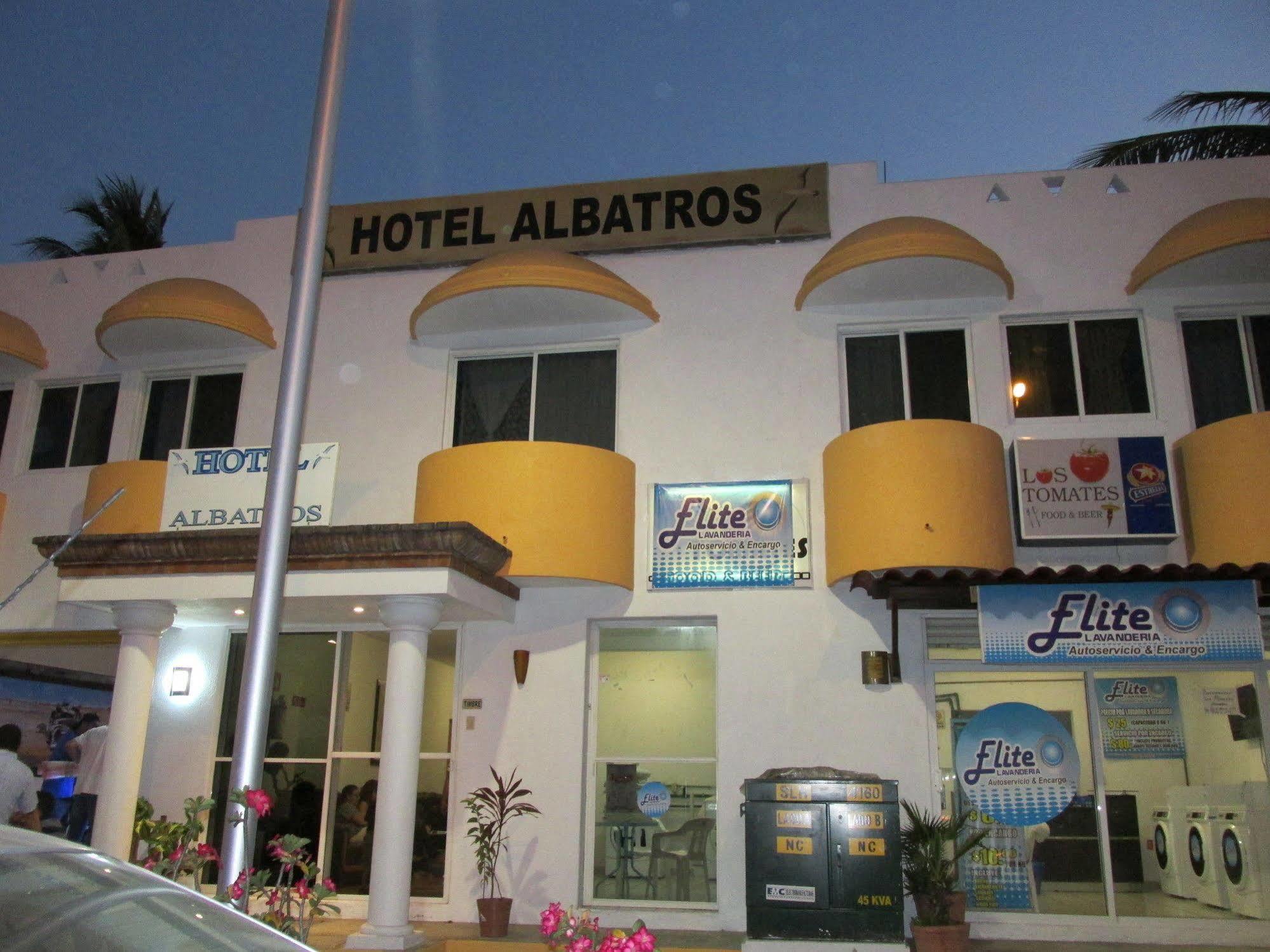 Hotel Albatros Manzanillo Extérieur photo