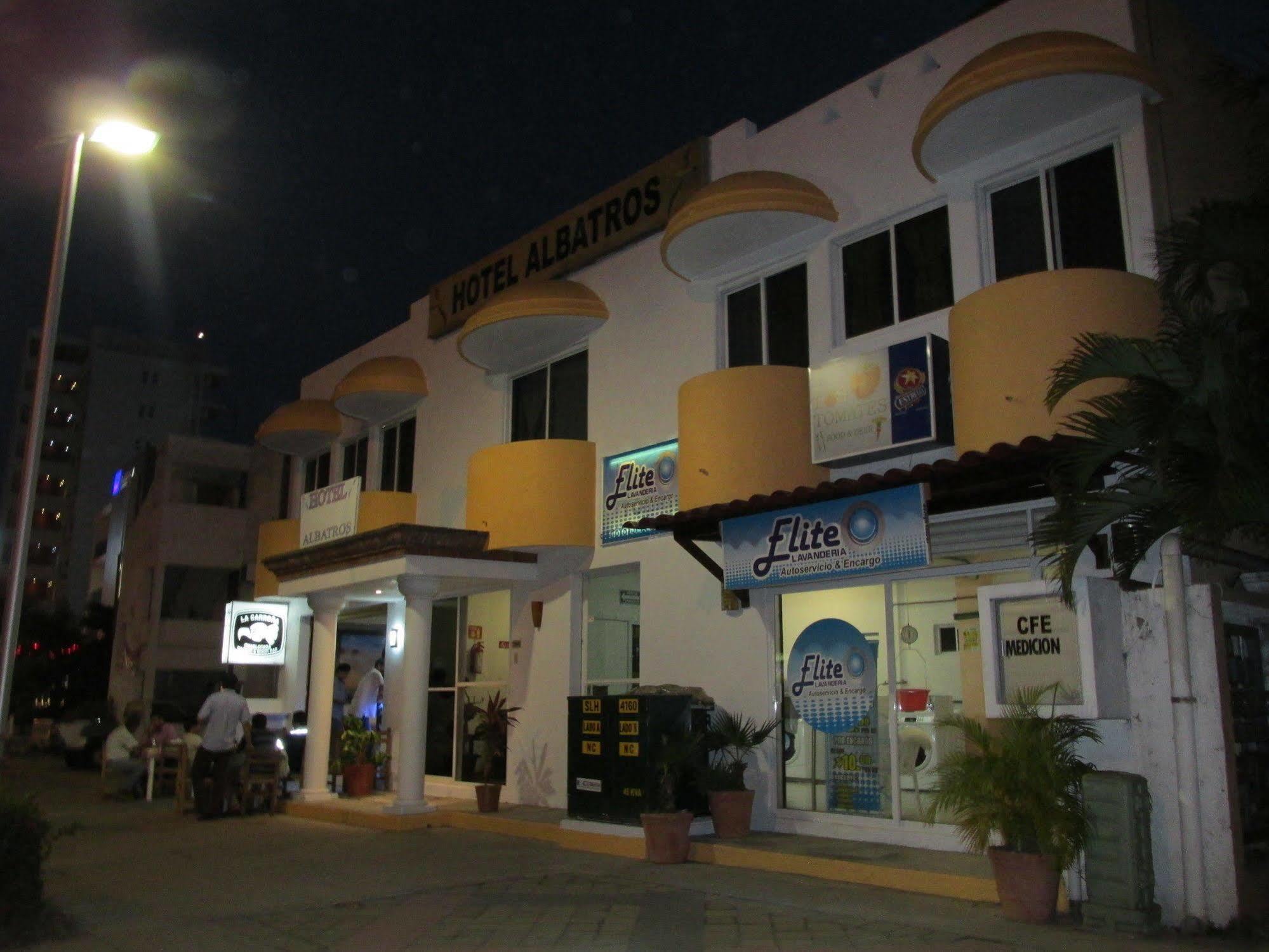 Hotel Albatros Manzanillo Extérieur photo